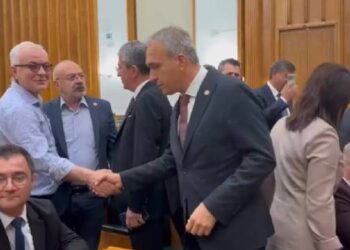 Meclis’te kritik saatler: Özel’e yakın vekiller toplantı salonunda bekliyor