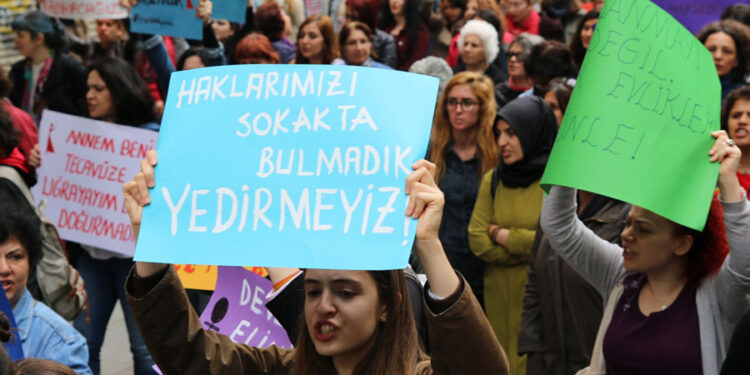 Nafaka kararına tepki: Şiddeti büyütecek Nafaka kararına tepki: Şiddeti büyütecek