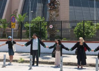 Hukukçulardan adliyede ‘adalet’ zinciri eylemi