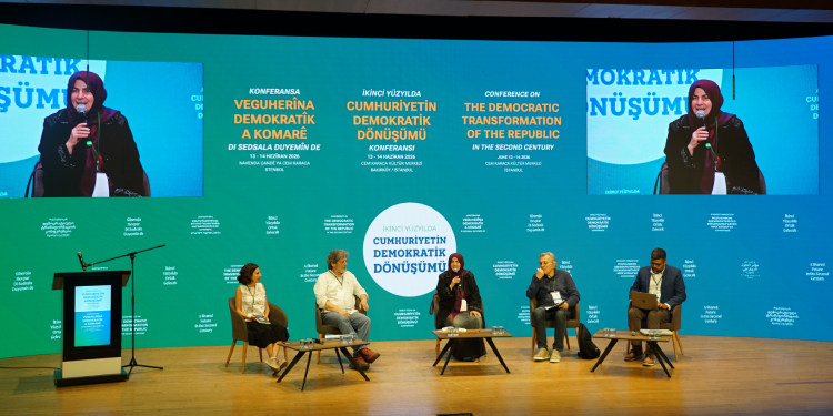 Konferansın ikinci oturumu: Süreç, dünyaya örnek olabilecek bir fırsat Konferansın ikinci oturumu: Süreç, dünyaya örnek olabilecek bir fırsat