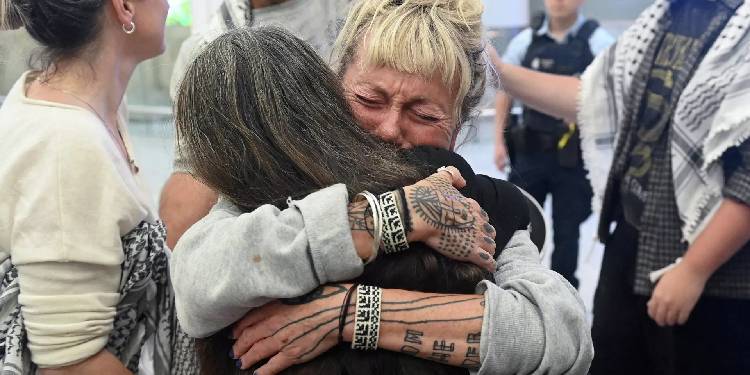 Avustralya, Küresel Sumud Filosu aktivistlerinin İsrail’e yönelik iddialarını soruşturacak Avustralya, Küresel Sumud Filosu aktivistlerinin İsrail’e yönelik iddialarını soruşturacak