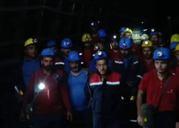 Maden işçileri 24 saattir yerin altında direniyor