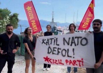 NATO’yu protesto eden 4 kişi gözaltına alındı NATO’yu protesto eden 4 kişi gözaltına alındı