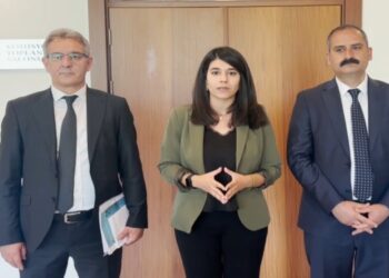 Muhalefet partileri ve sendikalar komisyonu terk etti