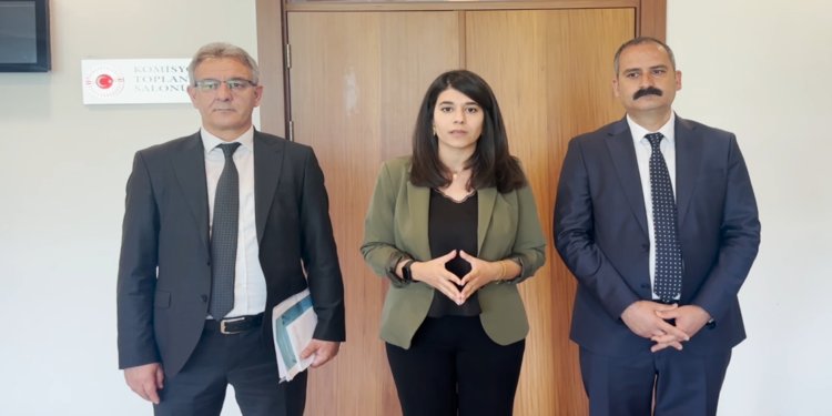 Muhalefet partileri ve sendikalar komisyonu terk etti Muhalefet partileri ve sendikalar komisyonu terk etti