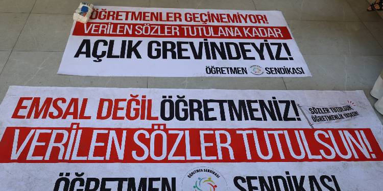 Öğretmenlerin açlık grevi ikinci gününde Öğretmenlerin açlık grevi ikinci gününde