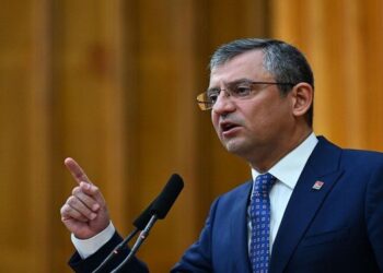 Özel’den demokrasi nöbeti çağrısı