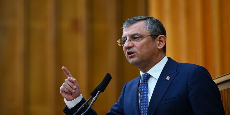 Özel’den demokrasi nöbeti çağrısı Özel’den demokrasi nöbeti çağrısı