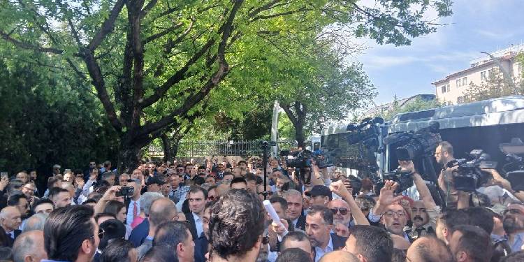 Özel ve Kılıçdaroğlu tarafları karşı karşıya geldi
