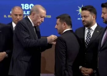 3 belediye başkanı AKP’ye katıldı