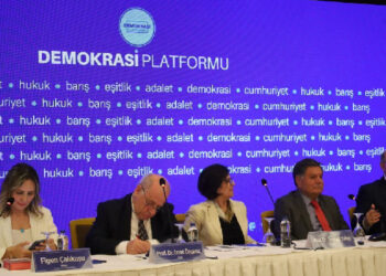 “Adalet hemen şimdi” paneli: Türkiye belirsizliğe sürükleniyor “Adalet hemen şimdi” paneli: Türkiye belirsizliğe sürükleniyor