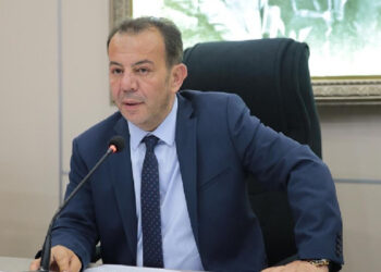Tanju Özcan’a cinsel saldırıdan soruşturma açıldı Tanju Özcan’a cinsel saldırıdan soruşturma açıldı
