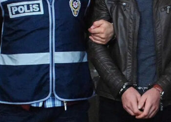 İzmir’de uyuşturucu operasyonu: 13 kişi tutuklandı İzmir’de uyuşturucu operasyonu: 13 kişi tutuklandı