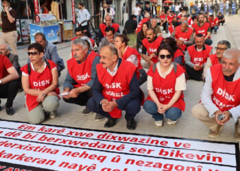 İşçilerin eylemi 317’nci gününde İşçilerin eylemi 317’nci gününde