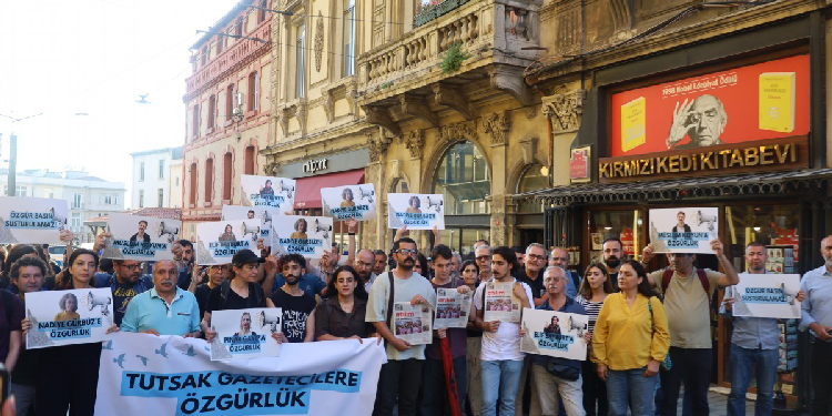Tutsak gazetecilerin tahliyesi istendi Tutsak gazetecilerin tahliyesi istendi