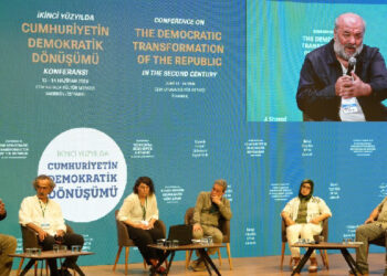 Konferansın ilk gününde demokratik Cumhuriyet ve birlikte yaşam çağrısı Konferansın ilk gününde demokratik Cumhuriyet ve birlikte yaşam çağrısı