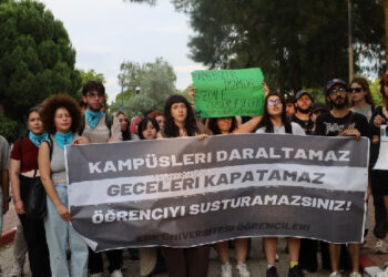 Öğrencilerden kayyım rektörün saat sınırlamasına tepki