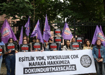 Kadınlar bakanlık önünde: Nafaka hakkı yaşam hakkıyla bağlantılı