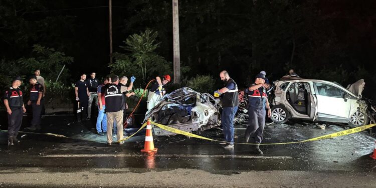 Rize’deki kazada 3 kişi hayatını kaybetti Rize’deki kazada 3 kişi hayatını kaybetti