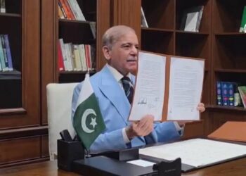 Pakistan Başbakanı Şerif ABD ve İran arasındaki mutabakat zaptını arabulucu sıfatıyla imzaladı Pakistan Başbakanı Şerif ABD ve İran arasındaki mutabakat zaptını arabulucu sıfatıyla imzaladı