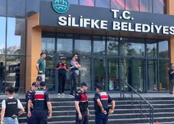 Adalar ve Silifke belediye başkanları görevden uzaklaştırıldı