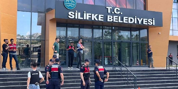 Adalar ve Silifke belediye başkanları görevden uzaklaştırıldı Adalar ve Silifke belediye başkanları görevden uzaklaştırıldı