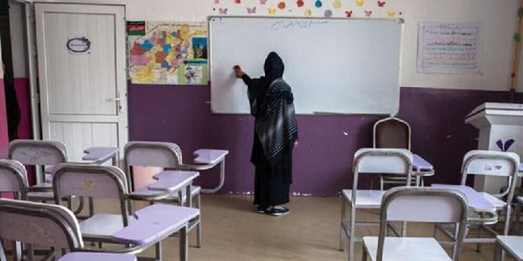 Taliban, okullarda akılı telefon kullanımını yasakladı Taliban, okullarda akılı telefon kullanımını yasakladı