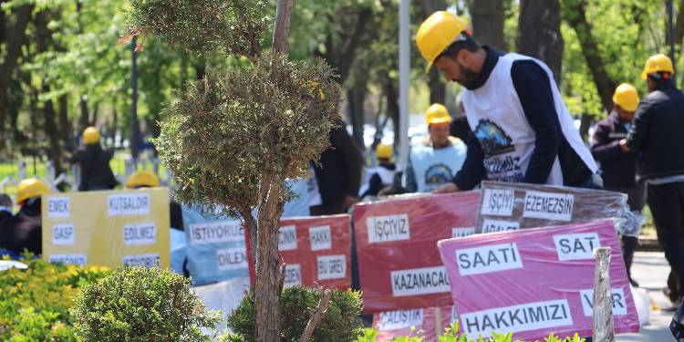 Yürüyüşleri engellenen madenciler bakan ile görüştü Yürüyüşleri engellenen madenciler bakan ile görüştü