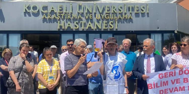 Prof. Dr. Zelal Ekinci 10 yıl sonra görevine iade edildi Prof. Dr. Zelal Ekinci 10 yıl sonra görevine iade edildi