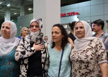 30 yılın ardından Besiye Özer’e kitlesel karşılama 30 yılın ardından Besiye Özer’e kitlesel karşılama