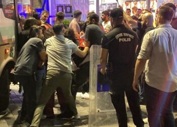 NATO’ya karşı yürüyen gençler gözaltına alındı