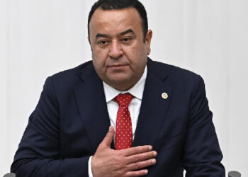 Adnan Beker CHP’den istifa etti