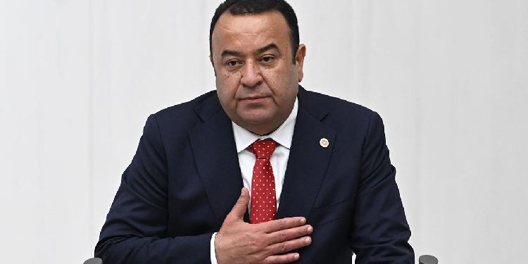 Adnan Beker CHP’den istifa etti