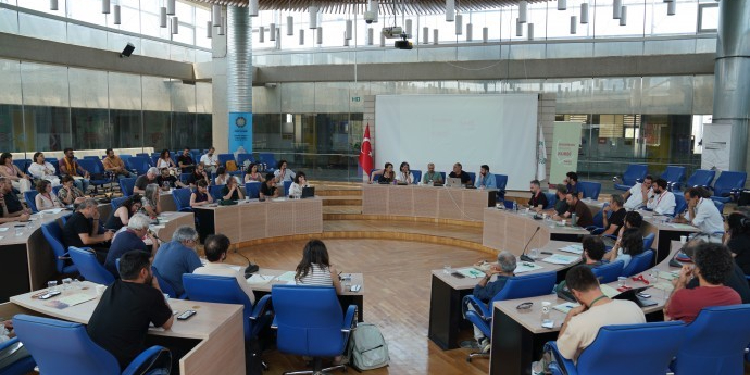 Kürt Sineması Çalıştayı: Kürt sinemasının yaşadığı zorluklar tartışılıyor Kürt Sineması Çalıştayı: Kürt sinemasının yaşadığı zorluklar tartışılıyor