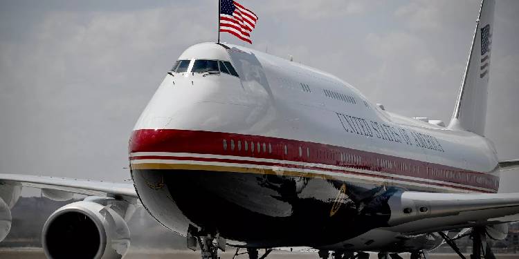 Amerikan basını: Trump, Türkiye’den ayrılırken güvenlik gerekçesiyle eski Air Force One’ı kullandı Amerikan basını: Trump, Türkiye’den ayrılırken güvenlik gerekçesiyle eski Air Force One’ı kullandı