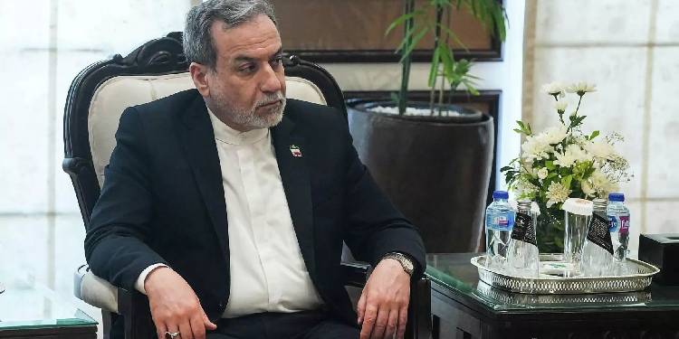 İran Dışişleri Bakanı Arakçi: ABD’nin tehditleri sürerse nihai anlaşma müzakereleri başlamayacak İran Dışişleri Bakanı Arakçi: ABD’nin tehditleri sürerse nihai anlaşma müzakereleri başlamayacak