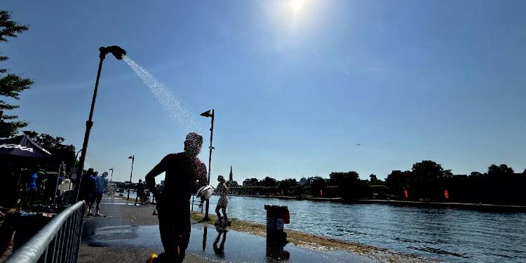 Almanya’da bu yıl aşırı sıcaklara bağlı yaklaşık 5 bin 120 kişi hayatını kaybetti Almanya’da bu yıl aşırı sıcaklara bağlı yaklaşık 5 bin 120 kişi hayatını kaybetti