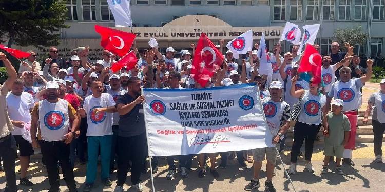 Sağlıkçılar çalışma koşulları için eylemde Sağlıkçılar çalışma koşulları için eylemde