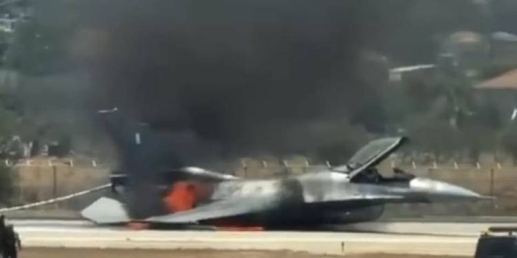 Yunan F-16 savaş uçağı Zakintos Havalimanı’na acil iniş yaptı Yunan F-16 savaş uçağı Zakintos Havalimanı’na acil iniş yaptı