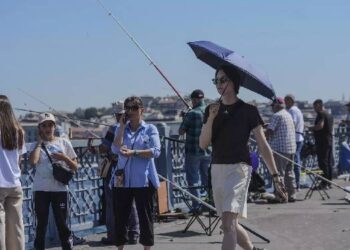 Kavurucu sıcaklıklar etkili olmaya devam ediyor: 3 bölgede yerel sağanak etkili olacak Kavurucu sıcaklıklar etkili olmaya devam ediyor: 3 bölgede yerel sağanak etkili olacak
