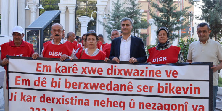 Van Belediyesi işçilerinin eylemi 338’inci gününde Van Belediyesi işçilerinin eylemi 338’inci gününde