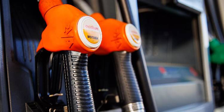 Motorine indirim geldi: Fiyatlar gece yarısı değişti Motorine indirim geldi: Fiyatlar gece yarısı değişti