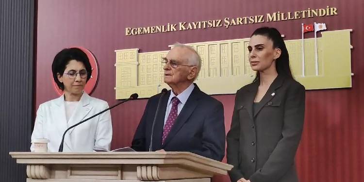 Önder Sav CHP’den istifa etti Önder Sav CHP’den istifa etti