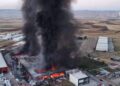 Batman’da marketlere ait depolardaki yangına müdahale ediliyor Batman’da marketlere ait depolardaki yangına müdahale ediliyor