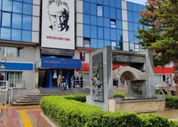 Menderes Belediyesi’ne soruşturma: 13 gözaltı Menderes Belediyesi’ne soruşturma: 13 gözaltı