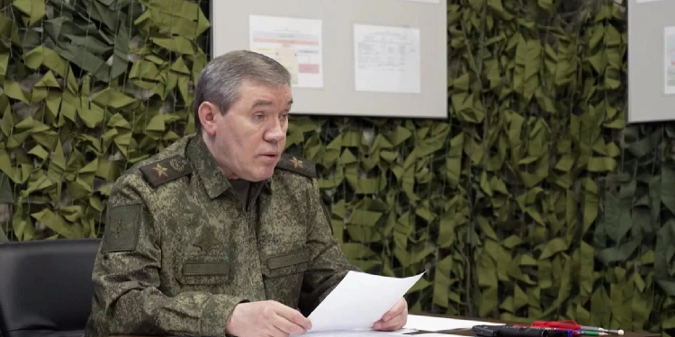 Rusya Genelkurmay Başkanı Gerasimov: ‘Tüm hatlarda ilerliyoruz’ Rusya Genelkurmay Başkanı Gerasimov: ‘Tüm hatlarda ilerliyoruz’