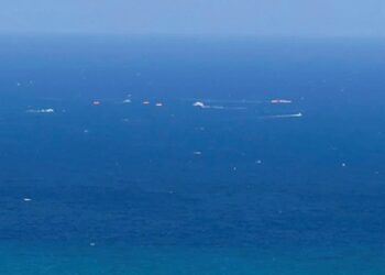 Girne’de bir yolcu gemisi battı