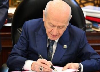 Bahçeli ‘çerçeve yasa’ taslağını imzaladı Bahçeli ‘çerçeve yasa’ taslağını imzaladı