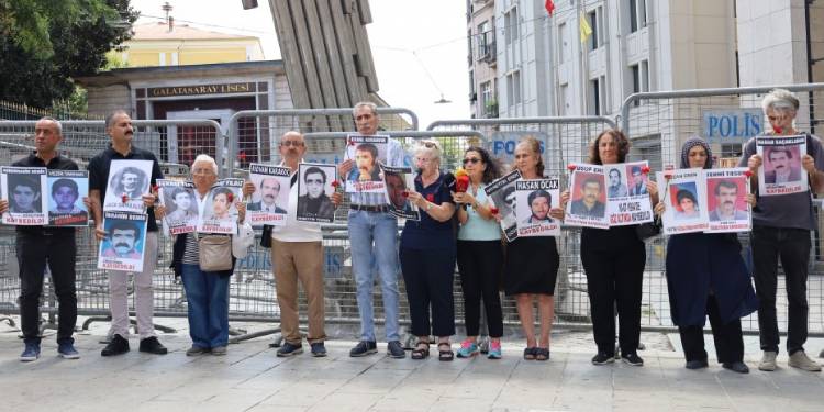 Cumartesi Anneleri, 33 yıl önce kaybettirilen Nadir Nayci’nin akıbetini sordu Cumartesi Anneleri, 33 yıl önce kaybettirilen Nadir Nayci’nin akıbetini sordu