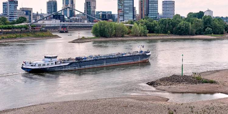Almanya’da kuraklık derinleşiyor: Ren Nehri’nde taşımacılık sekteye uğradı Almanya’da kuraklık derinleşiyor: Ren Nehri’nde taşımacılık sekteye uğradı